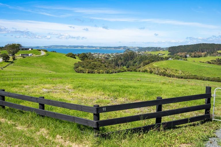 Photo of property in 98 Cape Rodney Road, Leigh, 0985