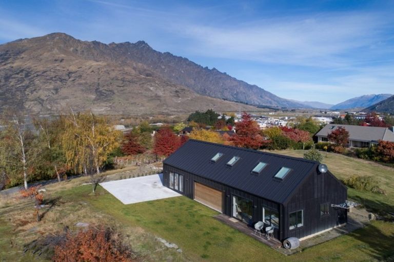 Photo of property in 14 Sherwood Court, Lower Shotover, Queenstown, 9371