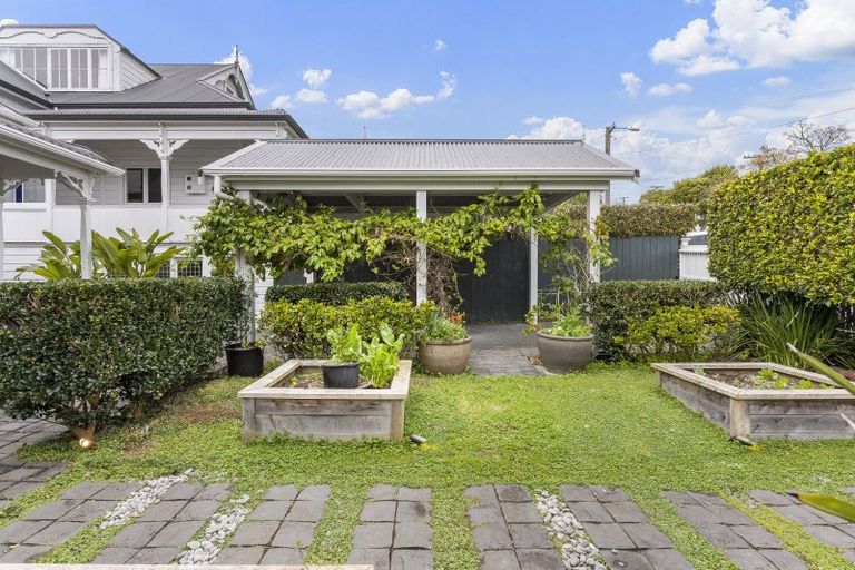 Photo of property in 15 Grosvenor Street, Grey Lynn, Auckland, 1021