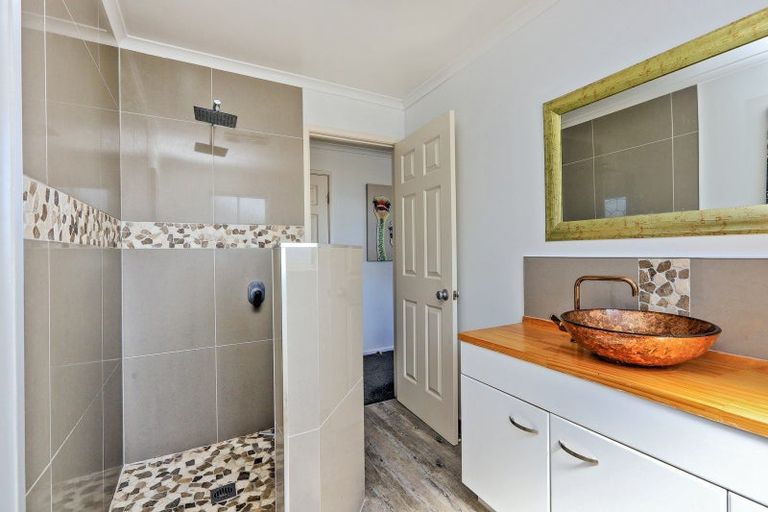 Photo of property in 28 Arataki Road, Havelock North, 4130