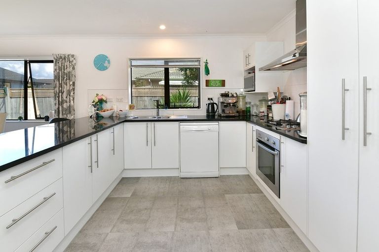 Photo of property in 19 Raabia Close, Parakai, 0830