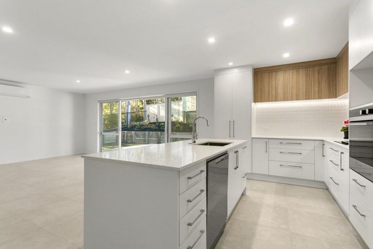 Photo of property in 5 Maraeariki Avenue, Orewa, 0931