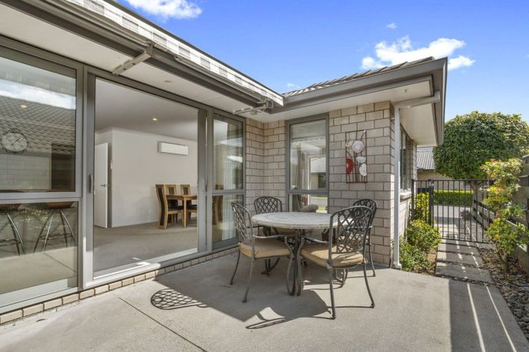 Photo of property in 2 Vista Close, Omokoroa, 3114