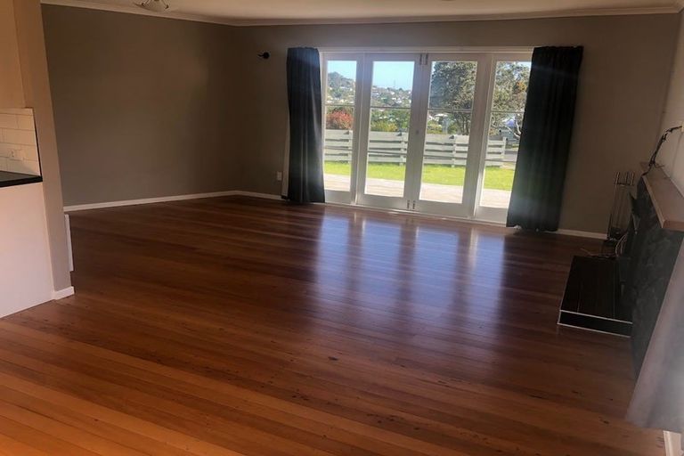 Photo of property in 54 Batchelor Street, Newlands, Wellington, 6037