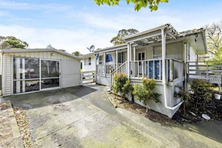 Photo of property in 14 Frobisher Way, Clendon Park, Auckland, 2103