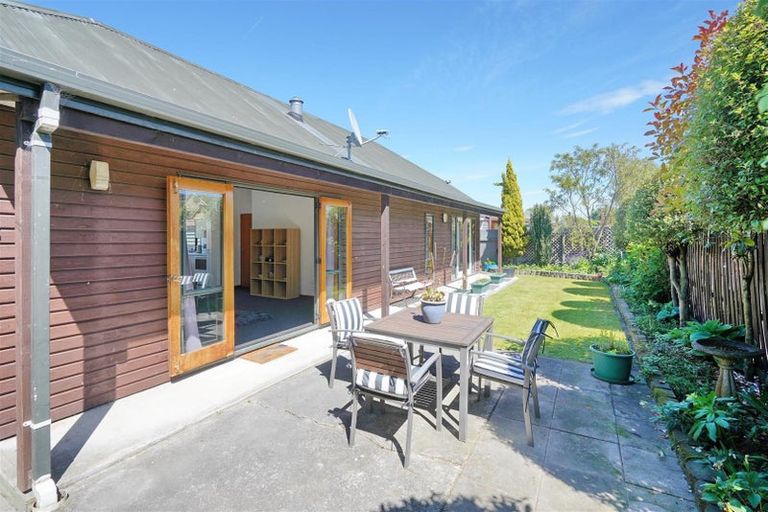 Photo of property in 2/52 Northcote Road, Northcote, Christchurch, 8052
