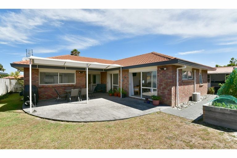Photo of property in 110 Lakeside Drive, Orewa, 0931