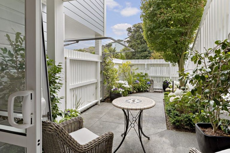 Photo of property in 49 Arcus Way, Hataitai, Wellington, 6021