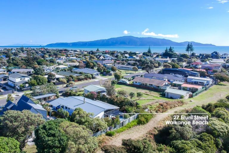 Photo of property in 27 Eruini Street, Waikanae Beach, Waikanae, 5036
