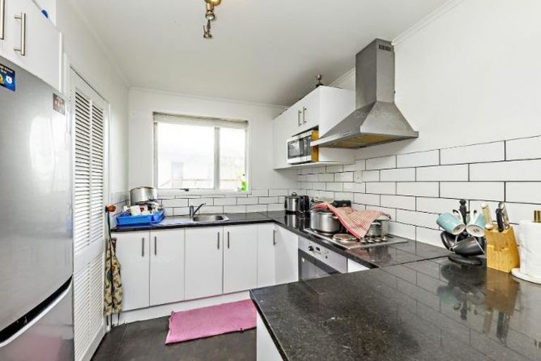 Photo of property in 14 Frobisher Way, Clendon Park, Auckland, 2103