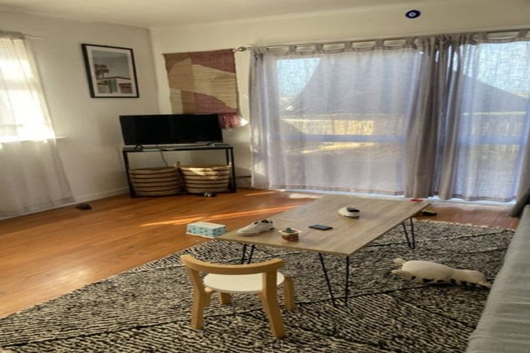 Photo of property in 36 Howard Road, Northcote, Auckland, 0627