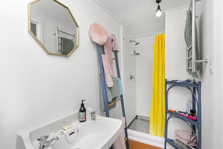 Photo of property in 6 Wainamu Road, Raglan, 3297