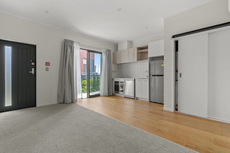 Photo of property in 2/2 Mahalo Avenue, Wiri, Auckland, 2104