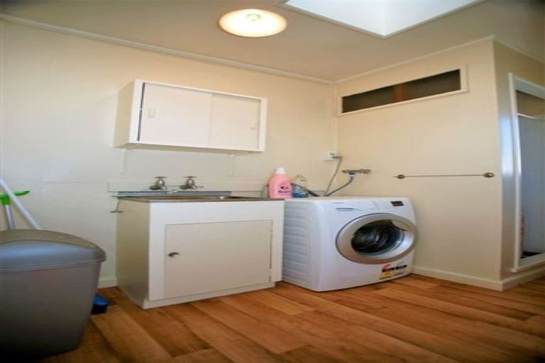 Photo of property in 2/13 Sullivan Avenue, Mangere Bridge, Auckland, 2022