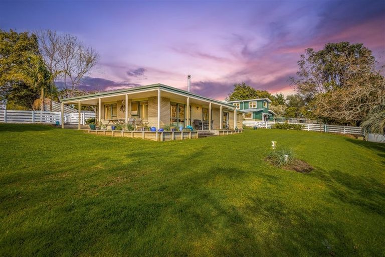 Photo of property in 192 Muriwai Valley Road, Muriwai, Waimauku, 0881