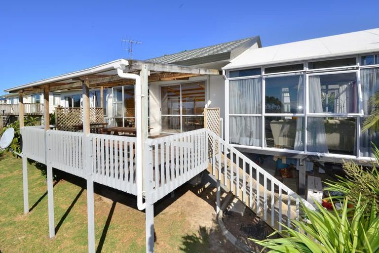 Photo of property in 8 Grenadine Place, Unsworth Heights, Auckland, 0632