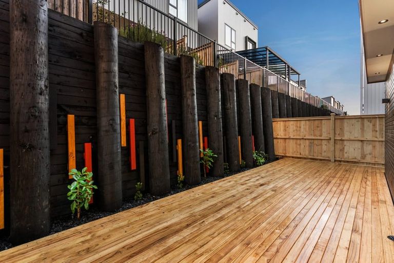 Photo of property in 43 Puihi Crescent, Massey, 0614