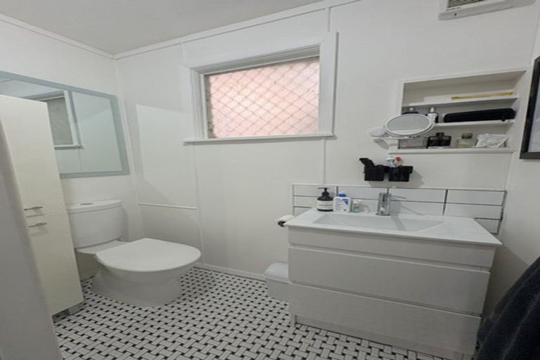 Photo of property in 26 Waitohu Road, York Bay, Lower Hutt, 5013