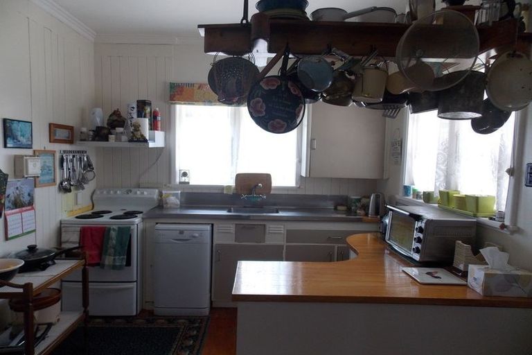 Photo of property in 25 Rewa Street, Takaro, Palmerston North, 4412