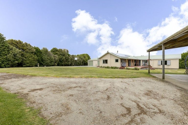 Photo of property in 280 Corbett Road, Paraite, New Plymouth, 4373