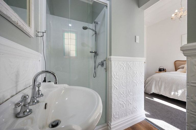 Photo of property in 31 Clare Street, Cambridge, 3434