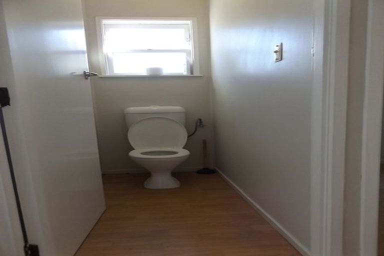 Photo of property in 2/7 Queen Street, Papakura, 2110