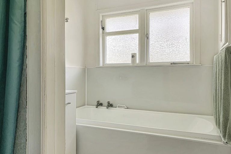 Photo of property in 215 Lytton Road, Elgin, Gisborne, 4010