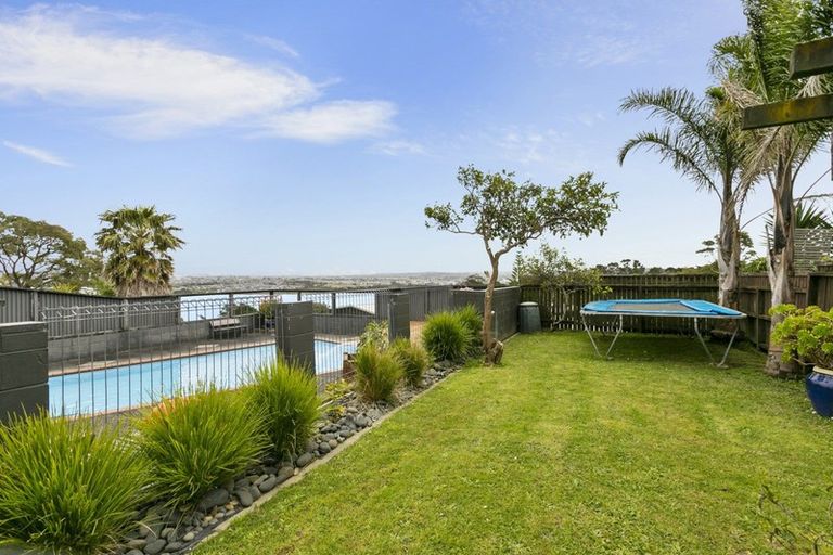 Photo of property in 11 Hadfield Street, Beach Haven, Auckland, 0626