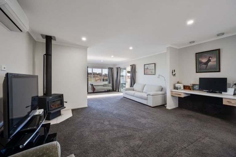 Photo of property in 66 Orotu Drive, Poraiti, Napier, 4112