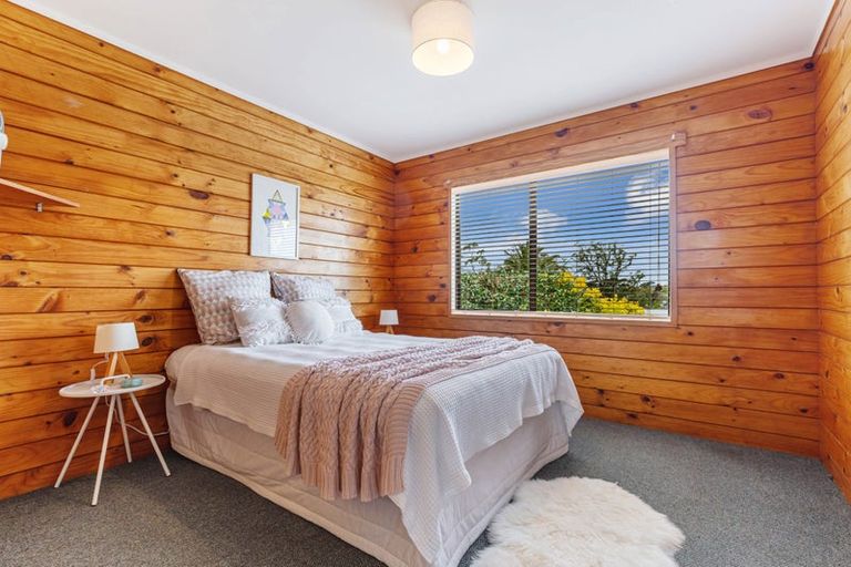 Photo of property in 1/38 Elizabeth Drive, West Harbour, Auckland, 0618