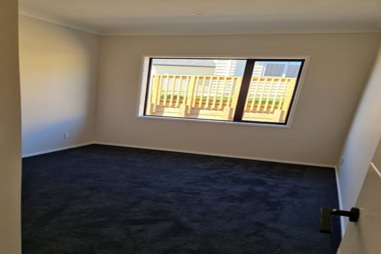 Photo of property in Queen Charlotte Drive, Aotea, Porirua, 5024