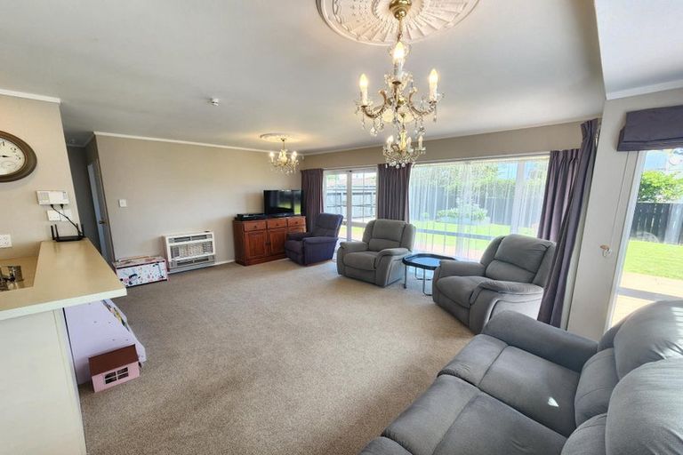 Photo of property in 24 Willowstream Grove, Cloverlea, Palmerston North, 4412