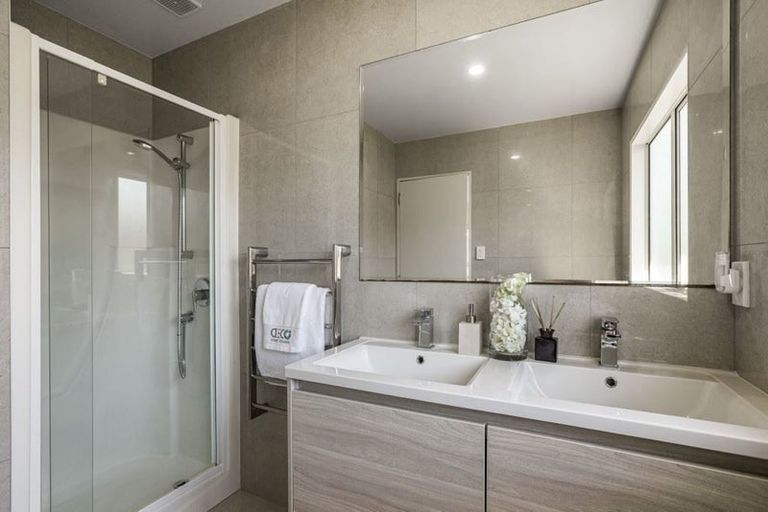 Photo of property in 24 Langana Avenue, Browns Bay, Auckland, 0630