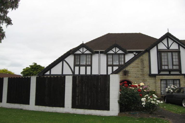 Photo of property in 1 Pedlar Place, Conifer Grove, Takanini, 2112