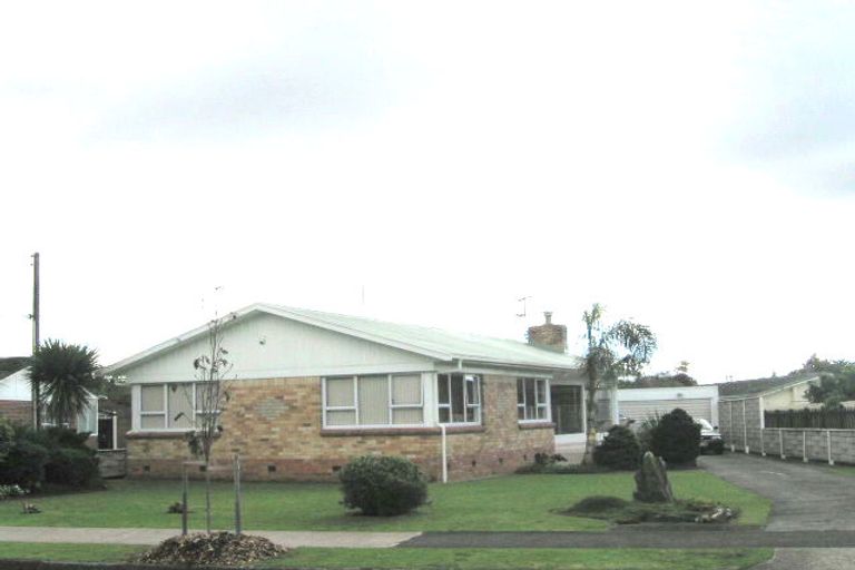 Photo of property in 28 Buckingham Crescent, Manukau, Auckland, 2025