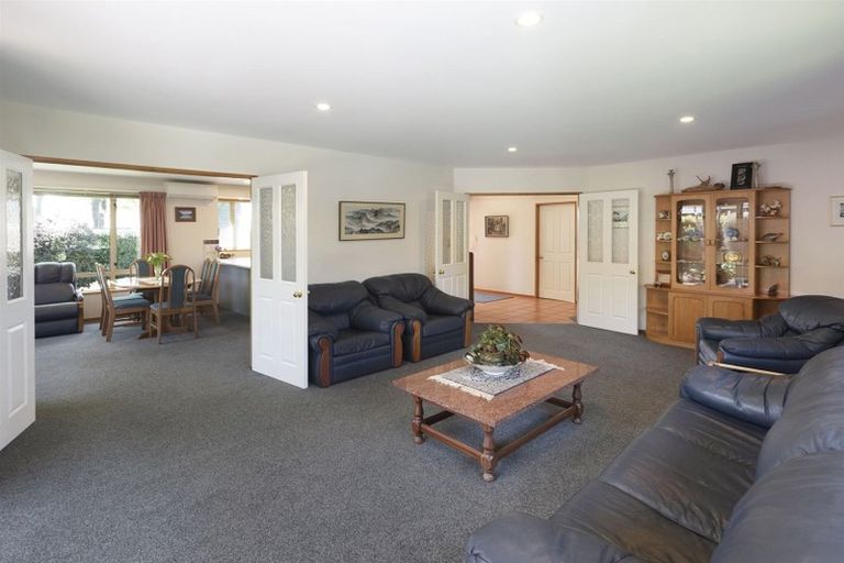 Photo of property in 25 Chesterfield Mews, Russley, Christchurch, 8042