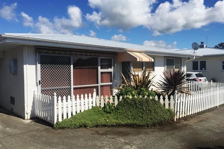 Photo of property in 2/244 Kennedy Road, Onekawa, Napier, 4110