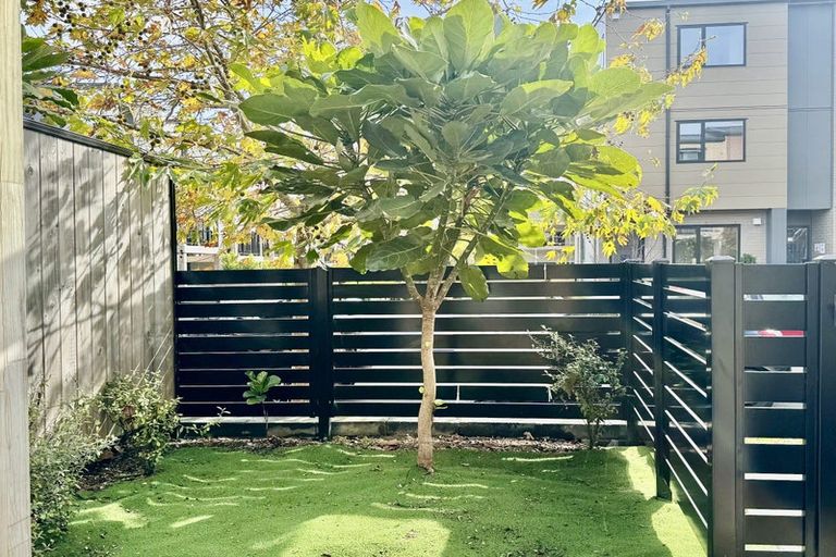 Photo of property in 15 Falcon Crescent, Hobsonville, Auckland, 0618