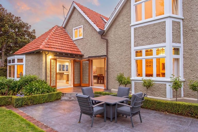 Photo of property in 106 Fendalton Road, Fendalton, Christchurch, 8014