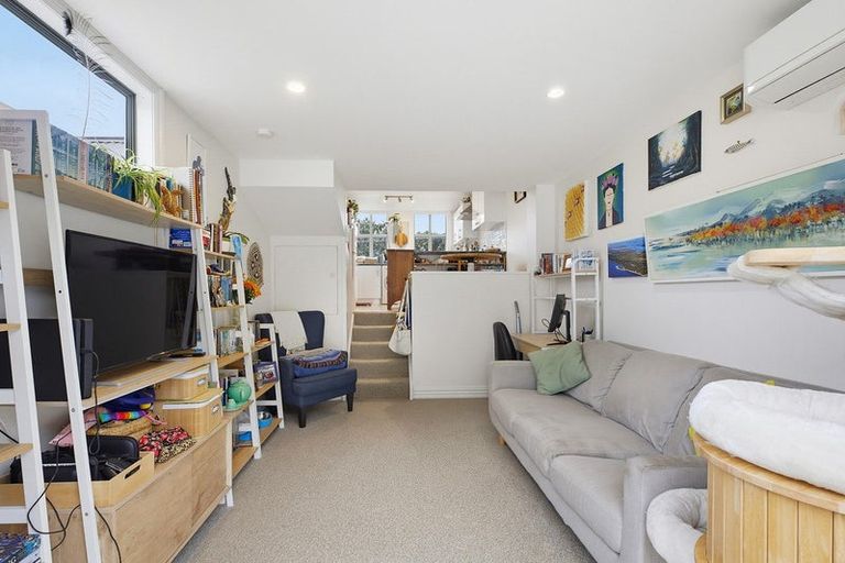 Photo of property in 2/168 Tinakori Road, Thorndon, Wellington, 6011