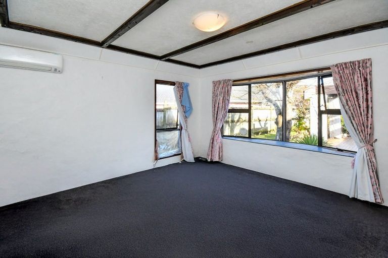 Photo of property in 1 Buncrana Place, Rosehill, Papakura, 2113
