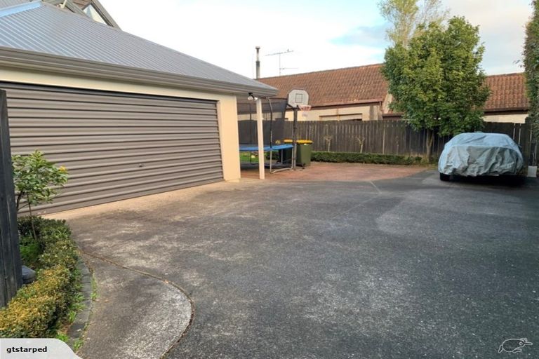 Photo of property in 2/5 Holland Road, Hillcrest, Auckland, 0627