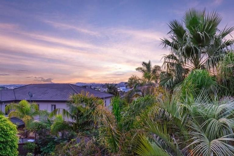 Photo of property in 10 Bejoy Rise, East Tamaki Heights, Auckland, 2016