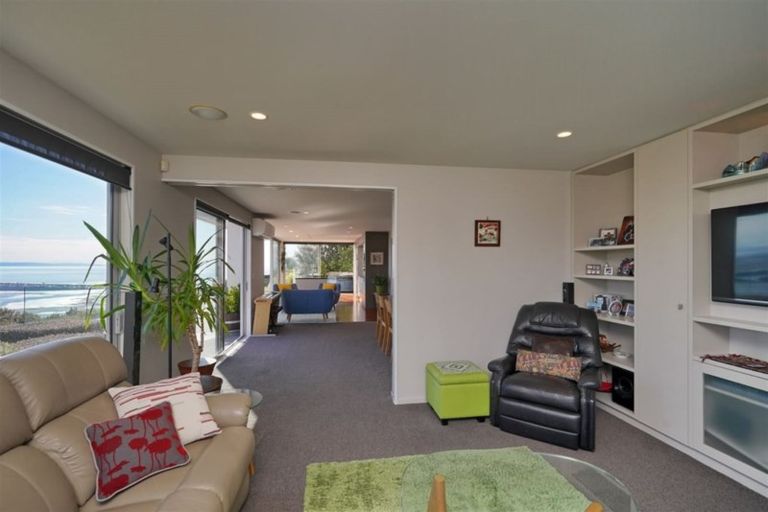 Photo of property in 5 Peregrine Close, Mount Pleasant, Christchurch, 8081