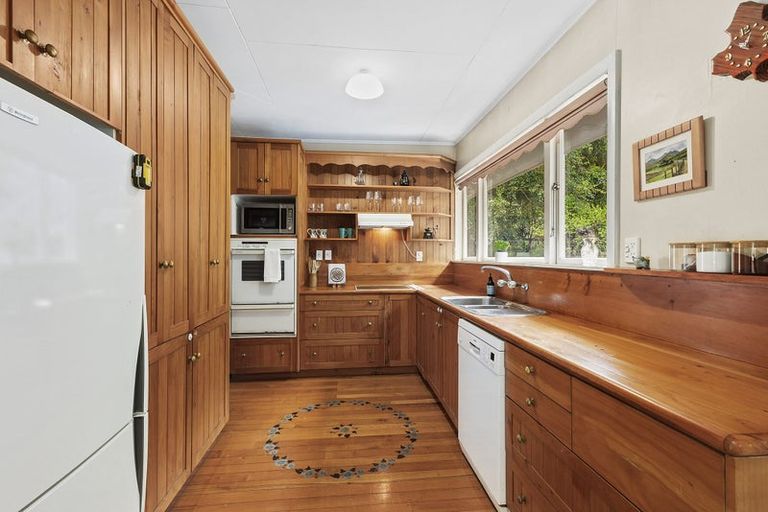 Photo of property in 30 Chester Road, Tawa, Wellington, 5028