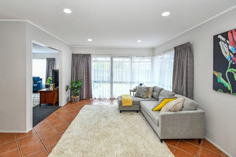 Photo of property in 187 Walter Strevens Drive, Conifer Grove, Takanini, 2112