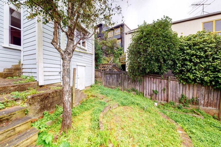 Photo of property in 16 Stafford Street, Mount Victoria, Wellington, 6011