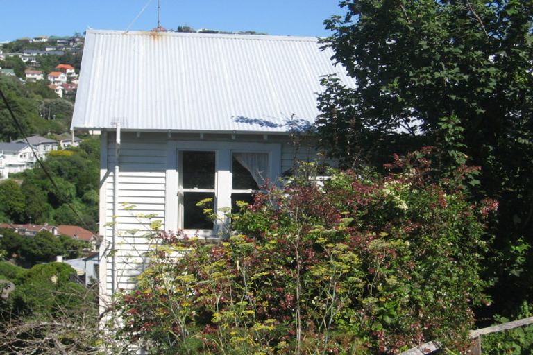 Photo of property in 24 Garden Road, Northland, Wellington, 6012