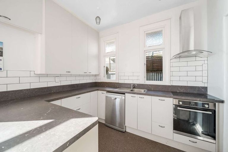 Photo of property in 35 Wharfe Street, South Hill, Oamaru, 9400