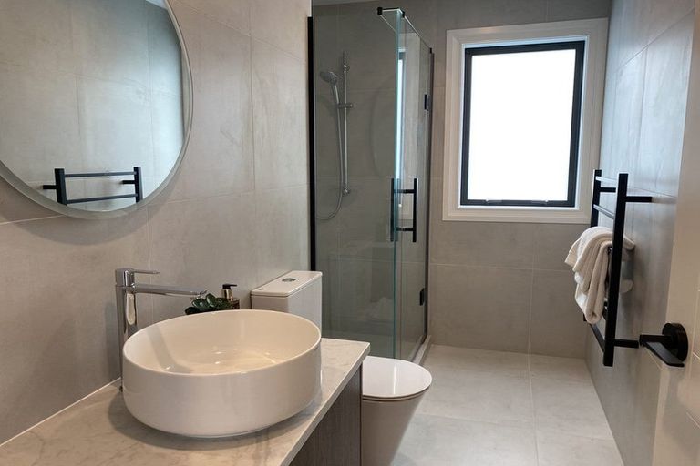 Photo of property in 40 Paparahi Place, Wainui, 0992